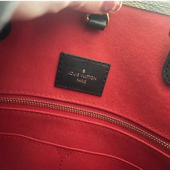 Louis Vuitton On the Go MM Monogram Tote - Picture 6 of 12